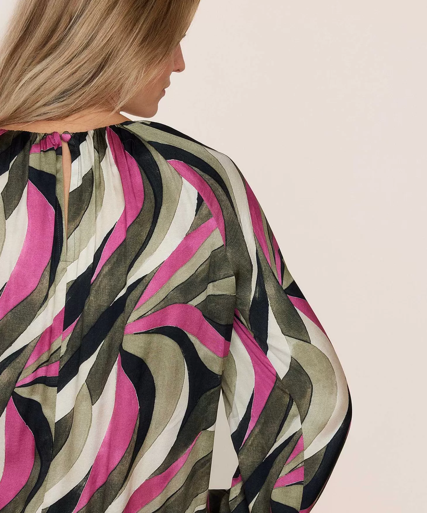 summum_blouse_ballonmouw_jungle_pink_2.webp Summum Blouse Ballonmouw Jungle Pink Discount