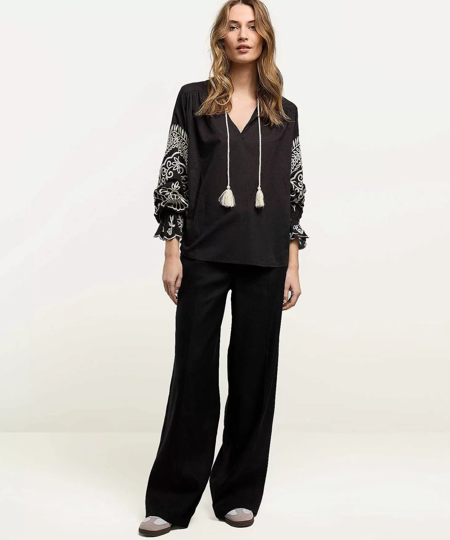 summum_blouse_embroidery_4.webp Summum Blouse Embroidery New