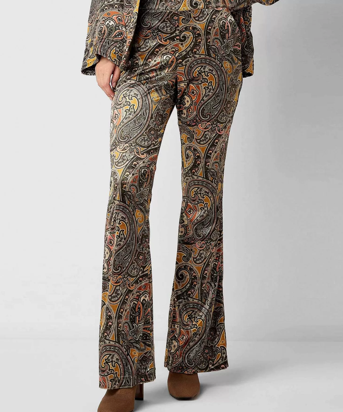 summum_flared_broek_paisley_velvet_1.webp Summum Flared Broek Paisley Velvet Outlet