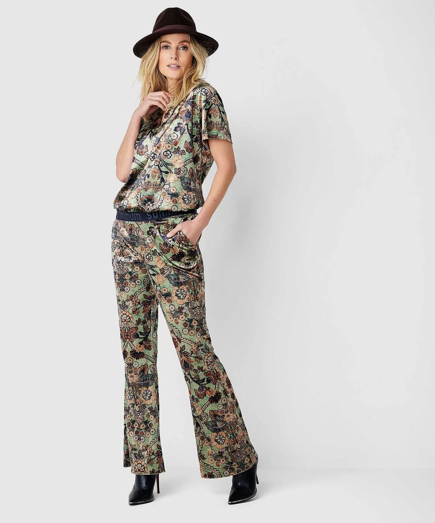summum_flared_broek_velvet_flower_4.webp Summum Flared Broek Velvet Flower Best