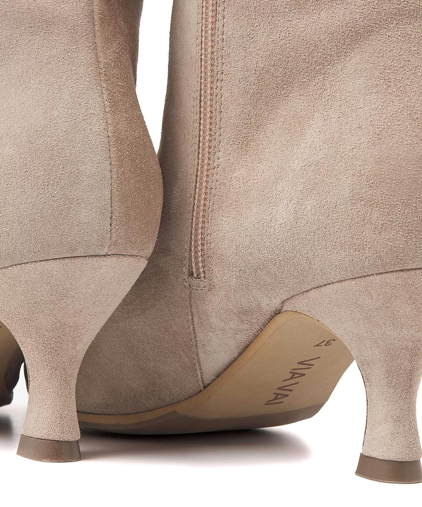 via_vai_suede_enkellaars_noelle_rox_2.webp VIA VAI Suede Enkellaars Noelle Rox Clearance